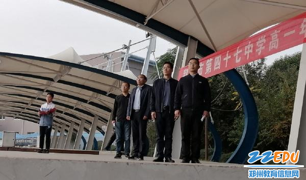 出席升旗仪式的各位领导 出席升旗仪式的各位领导