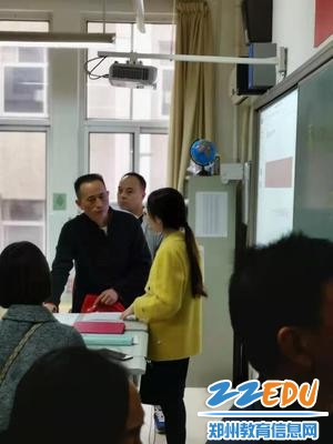家长与老师交流 家长与老师交流