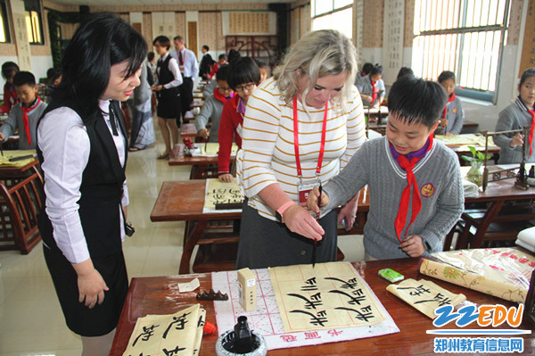 走进社团体验中国书法 走进社团体验中国书法