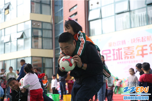 爸爸和我一起玩转足球 爸爸和我一起玩转足球