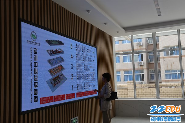 3.张璐博士查看实训中心平面图_副本 3.张璐博士查看实训中心平面图_副本