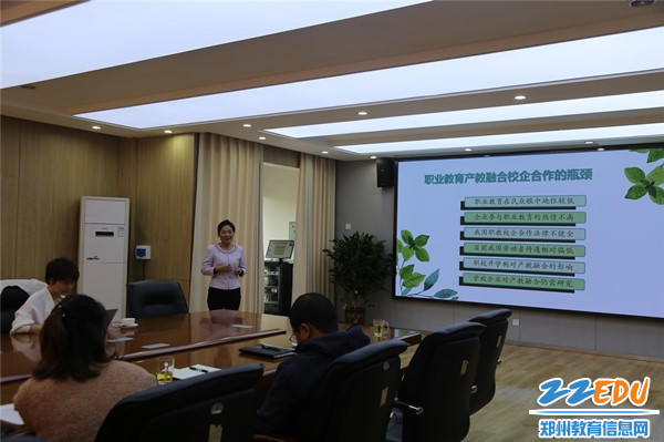 4.陈红霞副校长向张璐博士介绍学校服务区域经济情况_副本 4.陈红霞副校长向张璐博士介绍学校服务区域经济情况_副本