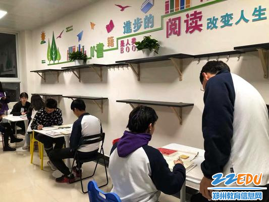 热烈讨论,投入其中 热烈讨论,投入其中