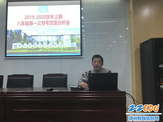 副年级长徐宏杰安排下一阶段年级工作 副年级长徐宏杰安排下一阶段年级工作