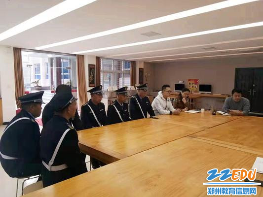 10月29日上午,郑州二中专门召开了校园保安工作会议_副本 10月29日上午,郑州二中专门召开了校园保安工作会议_副本