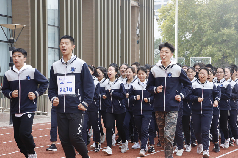 郑州二中举行秋季体育艺术创客节