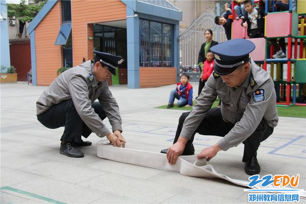 5.快速收起消防水带 5.快速收起消防水带