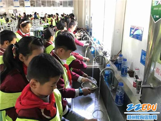 自己洗碗 自己洗碗