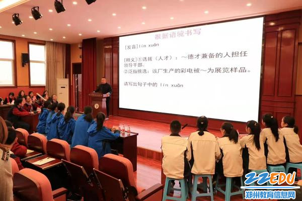 郑州57中学区各学校参赛队员们正在仔细读题
