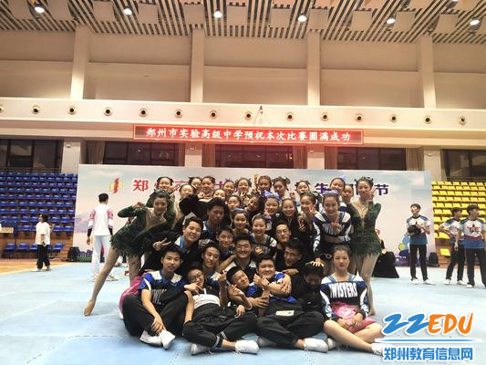 舞蹈队合影留念 舞蹈队合影留念