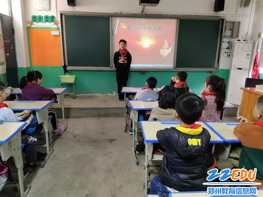 三中队队员李子博讲述土地革命时期红色小歌手张锦辉的故事_调整大小 三中队队员李子博讲述土地革命时期红色小歌手张锦辉的故事_调整大小