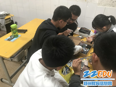 同学们分工组装_副本 同学们分工组装_副本