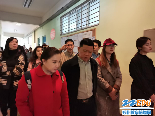 参观教学楼 参观教学楼