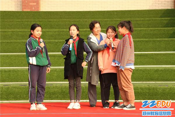 锦龙小学戏曲社团孩子们献上《穆桂英》选段 锦龙小学戏曲社团孩子们献上《穆桂英》选段