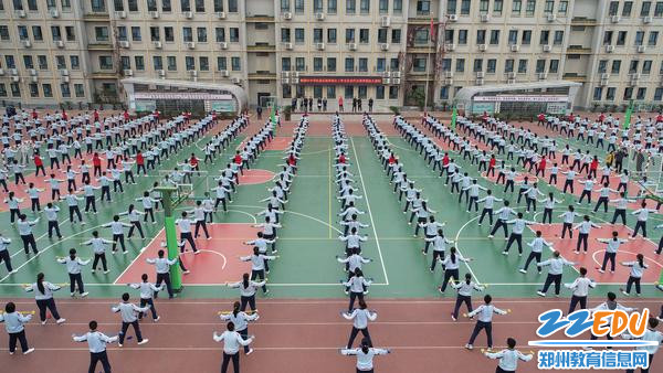 1郑州三十一中学区、校长工作室组织开展阳光大课间观摩交流活动
