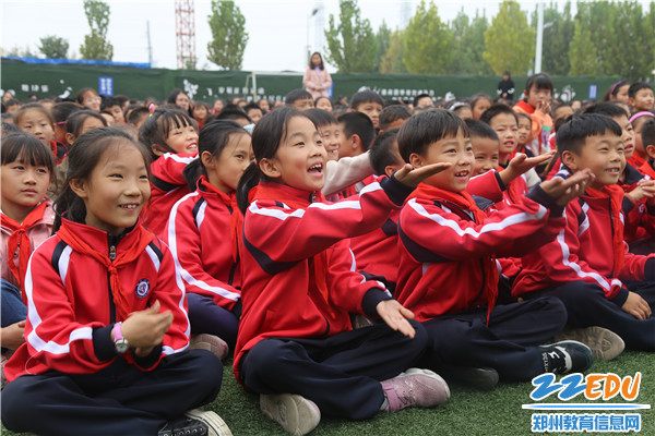 学生与艺术家互动 学生与艺术家互动