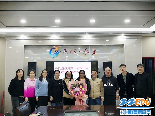 六十中教师与马菊琴老师合影 六十中教师与马菊琴老师合影