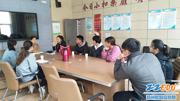 两校教师相交流_调整大小 两校教师相交流_调整大小