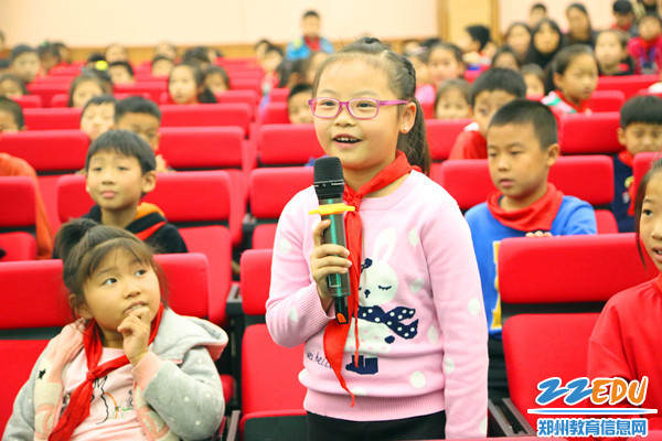 学生现场提问 学生现场提问