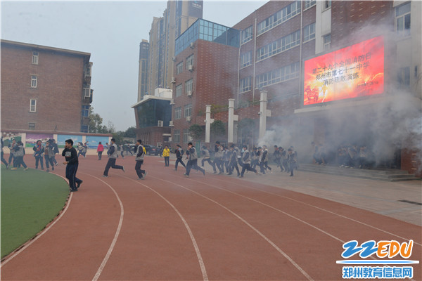 2.消防演练 2.消防演练