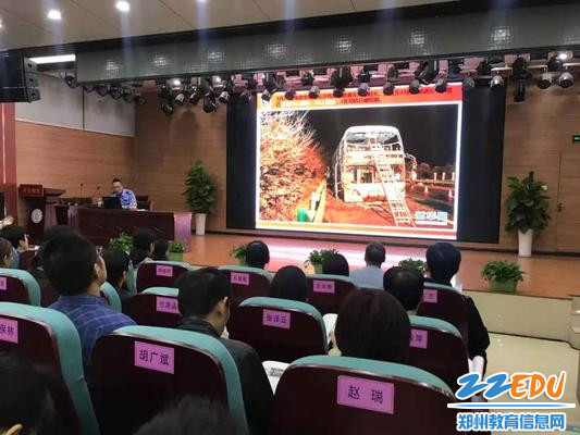 教官对家长进行安全知识培训 教官对家长进行安全知识培训