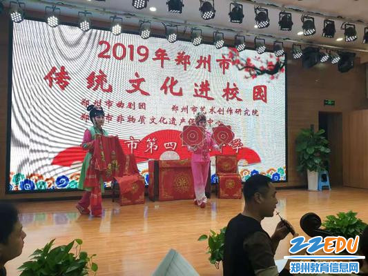 曲剧团老师们的精彩演出 曲剧团老师们的精彩演出