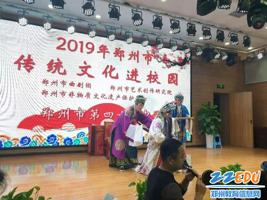 《岳母刺字》片段 《岳母刺字》片段