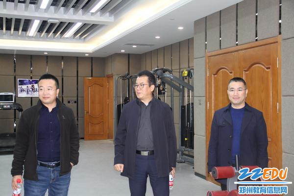 参观健身房 参观健身房