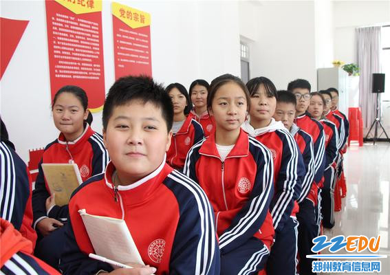 讲座上同学们认真听讲1 讲座上同学们认真听讲1