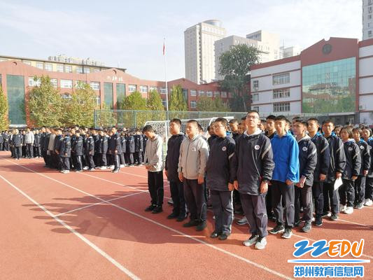 5.学生们在操场集合 - 副本 5.学生们在操场集合 - 副本