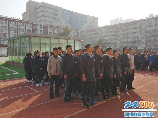 8.学生们在认真聆听 - 副本 8.学生们在认真聆听 - 副本