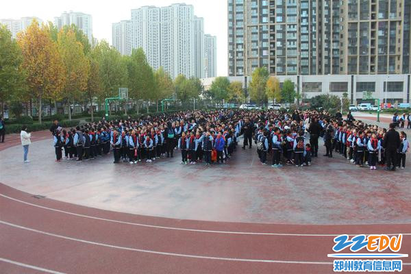 1 出发前整队集合清点人数 1 出发前整队集合清点人数