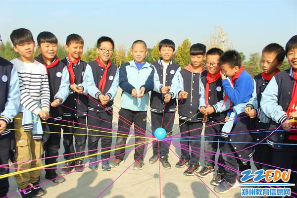 3 学生进行抢救酷斯拉活动 3 学生进行抢救酷斯拉活动