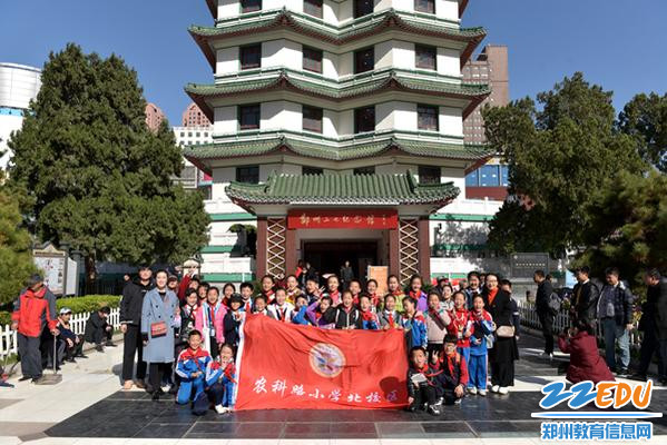 二七纪念塔合影留念 二七纪念塔合影留念