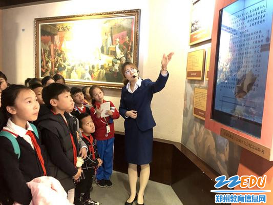 听讲解员讲解 听讲解员讲解