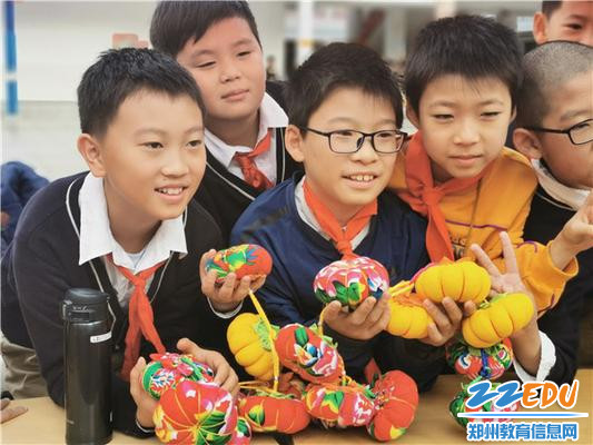 欣赏金水区文化馆的非遗产展 欣赏金水区文化馆的非遗产展