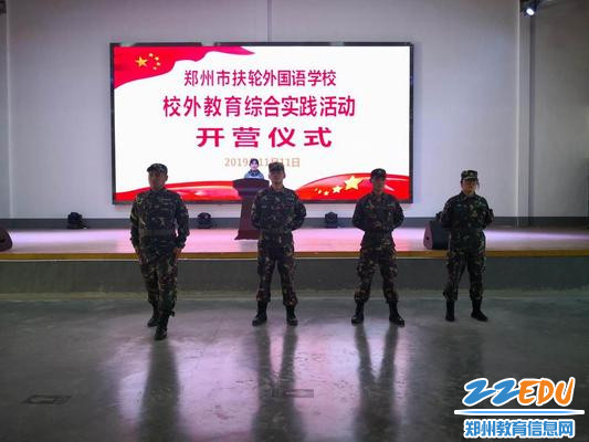 教官展示风姿 教官展示风姿