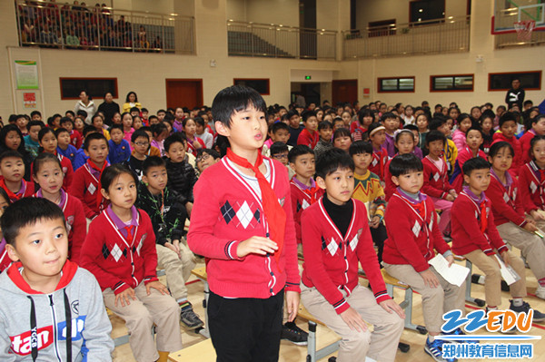 与陈洪教授进行互动 与陈洪教授进行互动