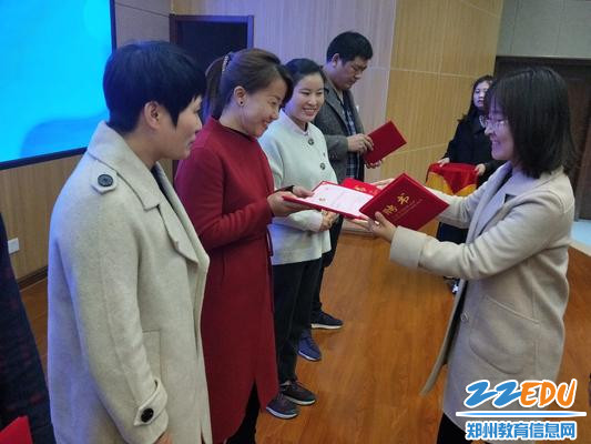 颁发聘用书 颁发聘用书