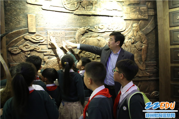 孩子们参观医史馆 孩子们参观医史馆