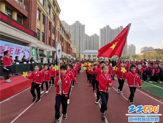 行进间表演 行进间表演