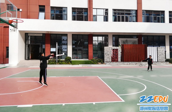 “创之赛”精英邀请赛航空项目比赛中_调整大小 “创之赛”精英邀请赛航空项目比赛中_调整大小