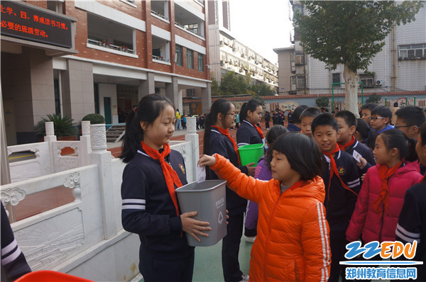 2各班学生分类投放垃圾名片 2各班学生分类投放垃圾名片