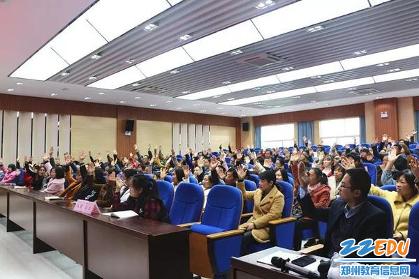 家长与王老师积极互动 家长与王老师积极互动