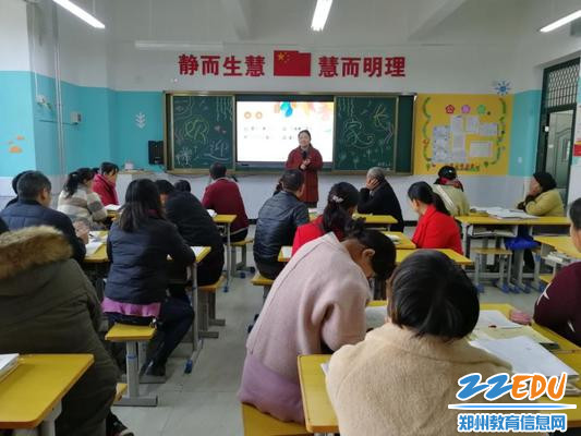 张娜副校长与六三班家长交流学生在校情况 张娜副校长与六三班家长交流学生在校情况