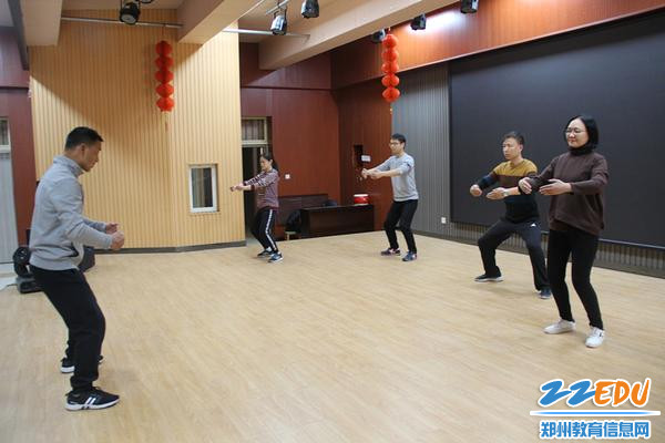 伴随着优雅的音乐练一招一式_副本 伴随着优雅的音乐练一招一式_副本