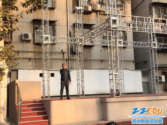 裁判长张靖老师宣布比赛规则和纪律 裁判长张靖老师宣布比赛规则和纪律