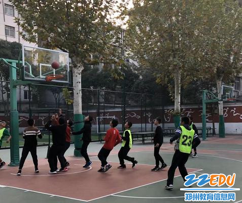 抢篮板球 抢篮板球