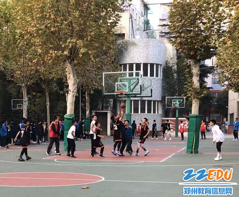 赛况紧张的第三战场 赛况紧张的第三战场