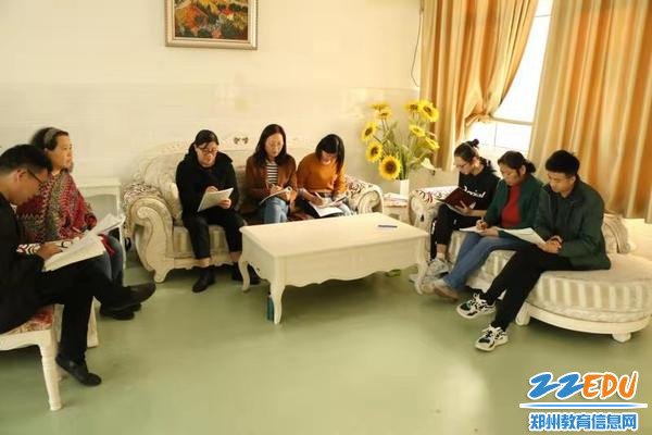 政治教研组集体学习思政课教师队伍建设文件 政治教研组集体学习思政课教师队伍建设文件